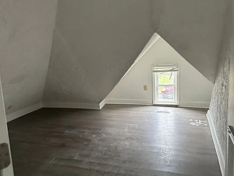 655 Chestnut St — Photo 5