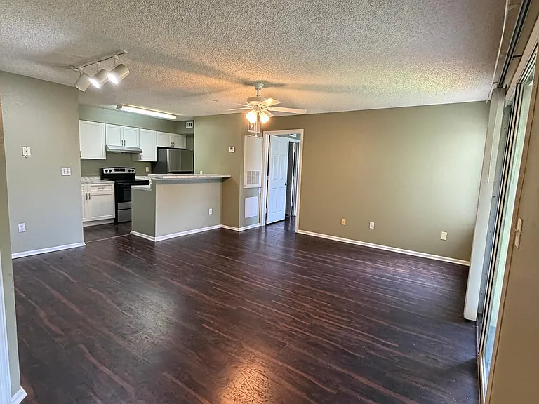 5124 Park Central Dr #527 — Photo 3