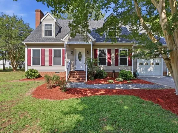 230 Chick Cove Dr, Hardyville, VA 23070