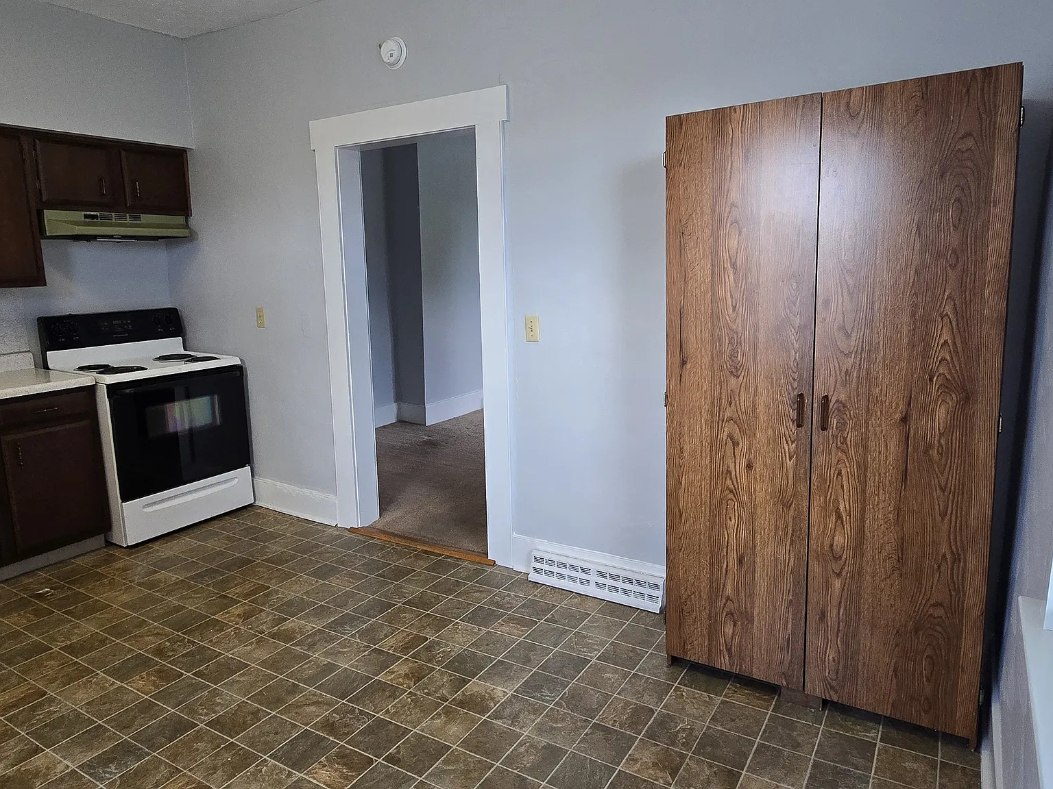 Large one bedroom duplex! — Photo 3
