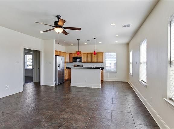 3rd image of 501 Live Oak St