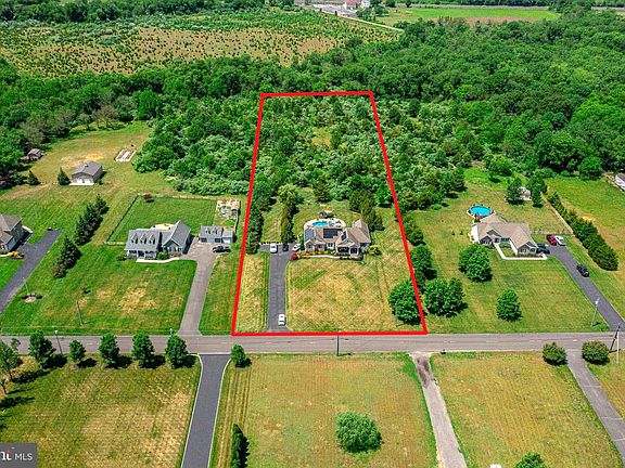 2nd image of 411 Winterberry Ln