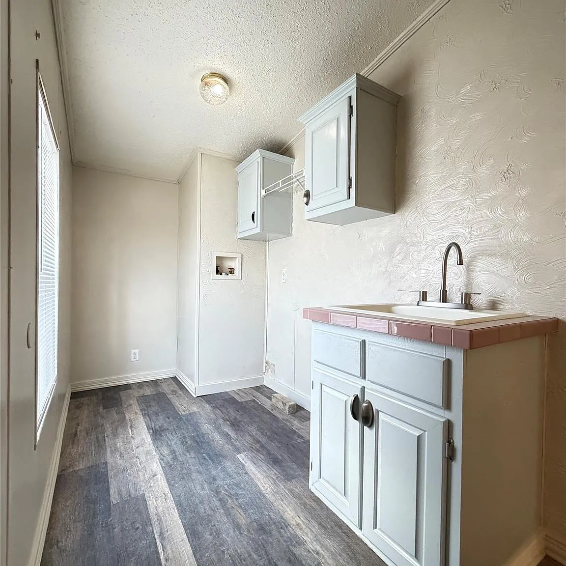 4 bed, 3.0 bath, 2128 sqft, $1,500 — Photo 2