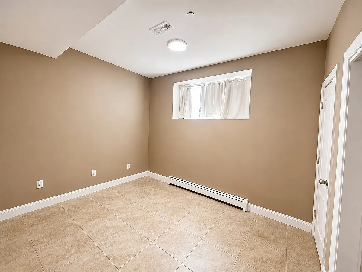 Building Photo - 241 Edgegrove Ave #1