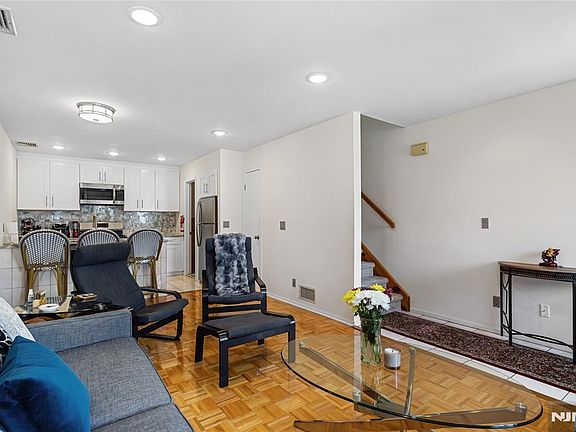 4th image of 31 Willow Wood Sq Unit 31
