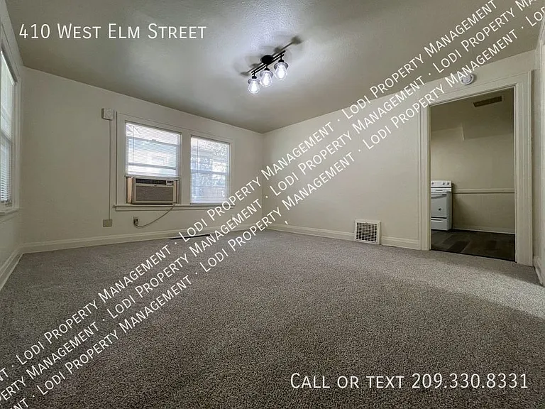 410 W Elm St — Photo 7