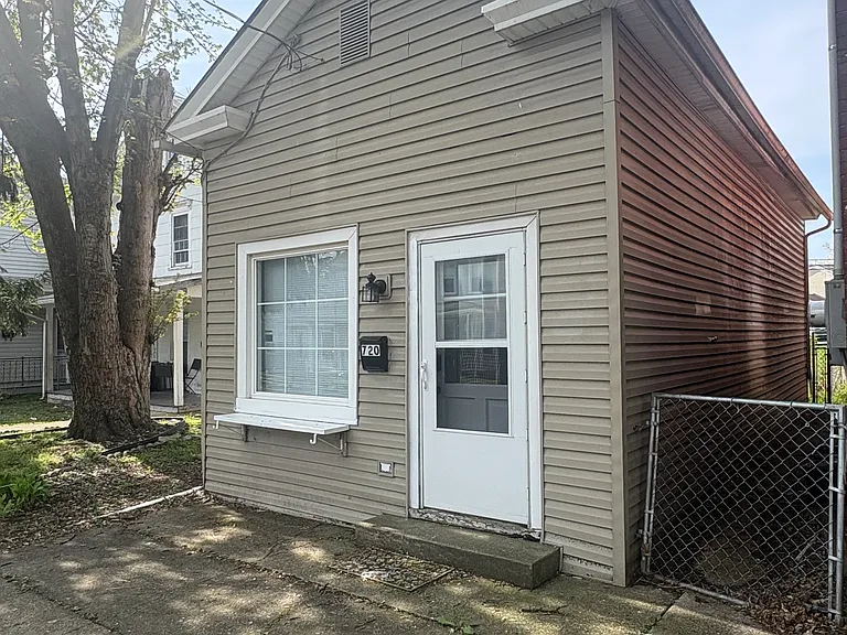 720 E Market St #101 — Photo 5