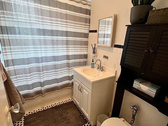 2nd image of 30 Windsor Ter #B