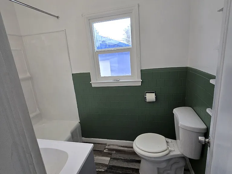 131 E 1 S — Photo 12