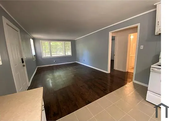 2 bed, $915 — Photo 3