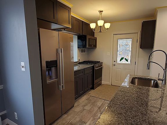 5th image of 246 Bellevue Ave