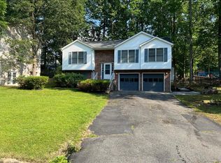 6215 Forest Grove Dr, Fredericksburg, VA 22407