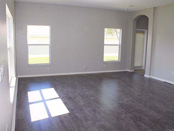5th image of 1302 Emerald Hill Way