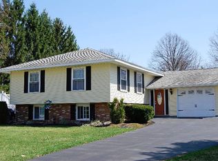 7 Pike Creek Dr, Cohoes, NY 12047