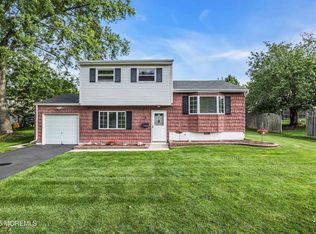 3 Colorado Dr, Hazlet, NJ 07730