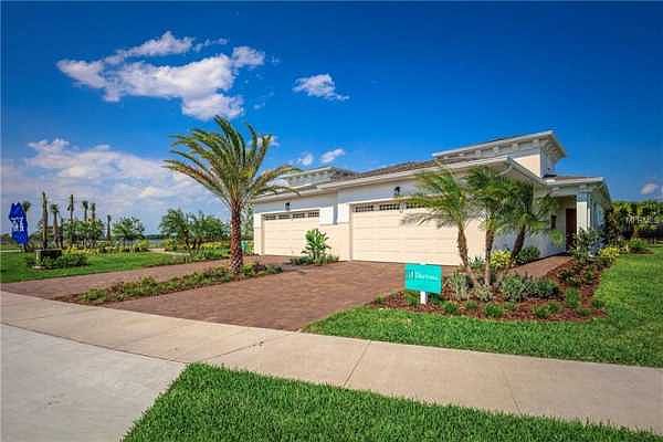 Home For Sale In NORTHWEST LAKESIDE GRVS PH 1