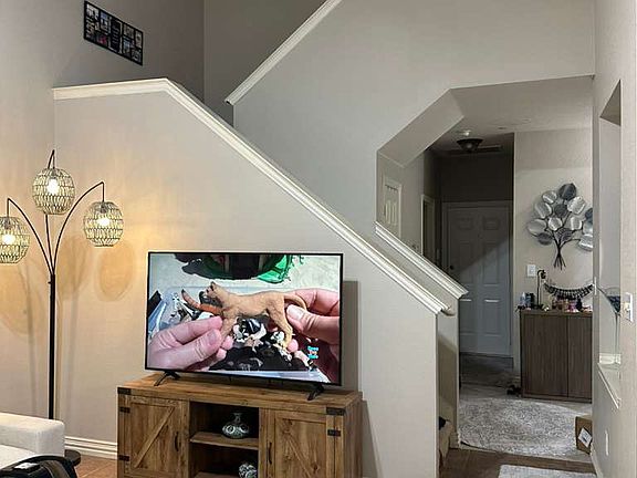 3rd image of 9813 Castlewood Dr