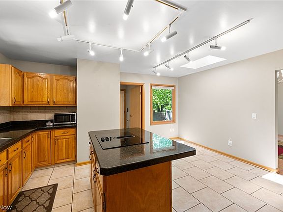 3rd image of 6325 Woodhawk Dr