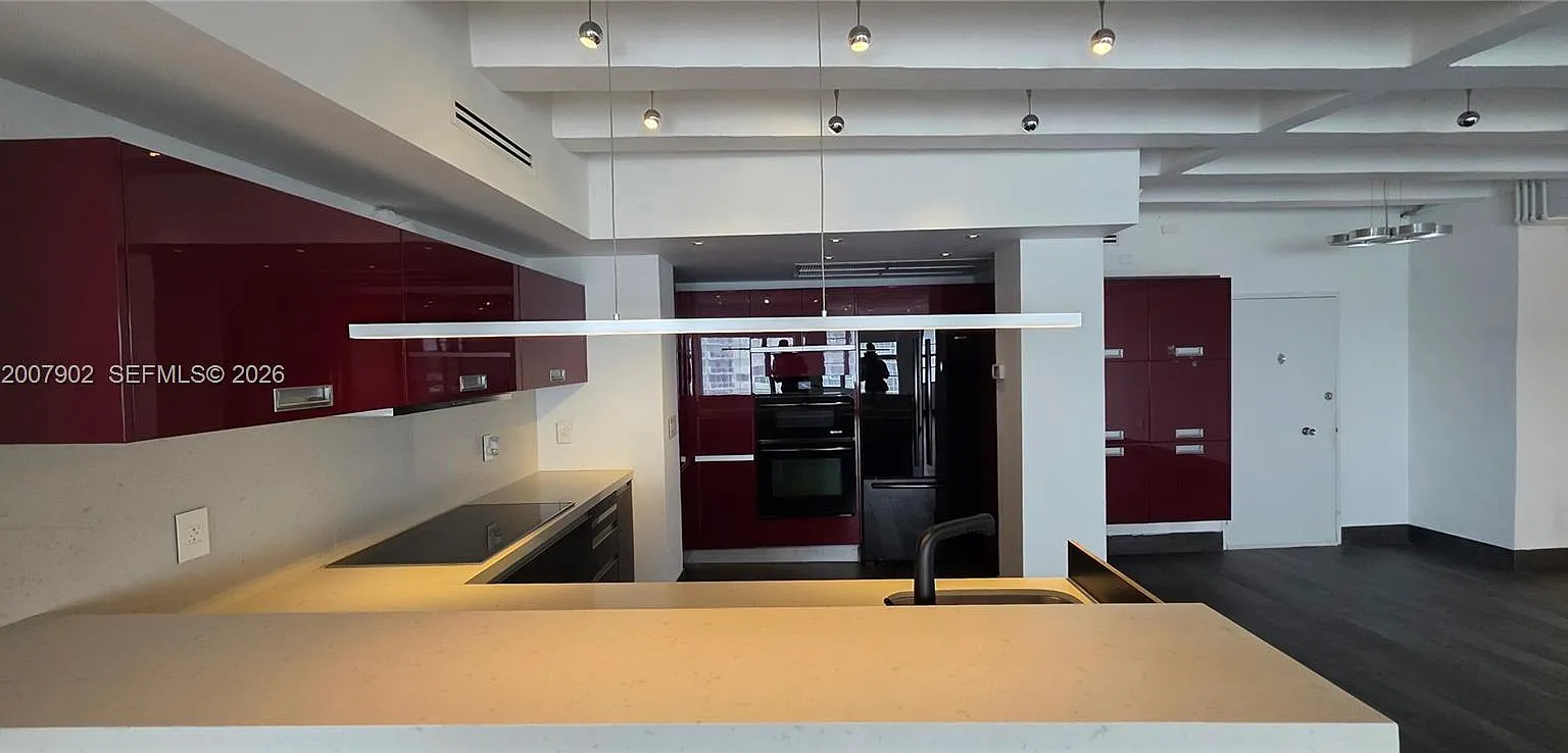 Imperial House Condo — Photo 1