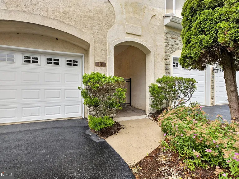 16 Oak Leaf Ln — Photo 3