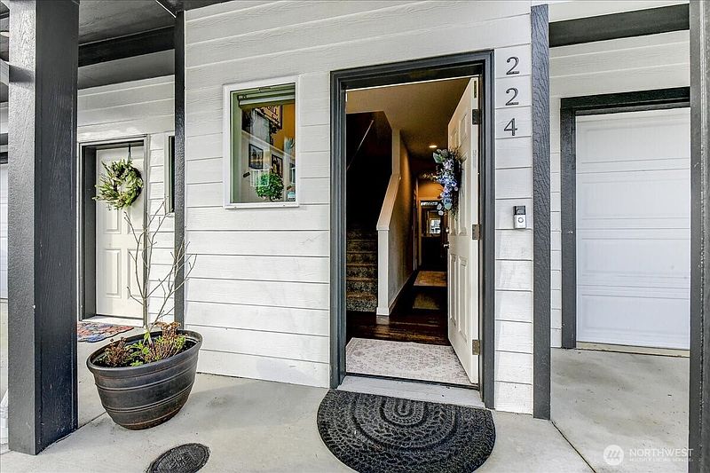 3rd image of 224 Raybird Avenue