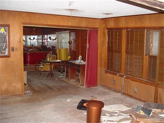 3rd image of 3112 Avenue L