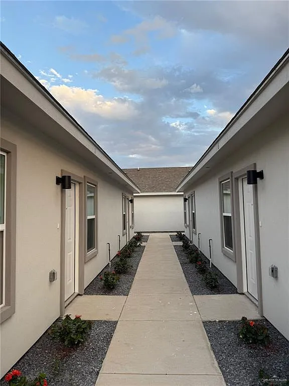 2 bed, 2.0 bath, 950 sqft, $1,200 — Photo 2
