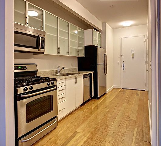 1st image of 37 Wall St APT 19Q