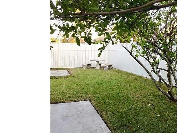 4th image of 16452 NW 19th St