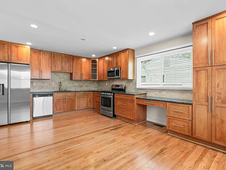 9212 Chanute Dr — Photo 5