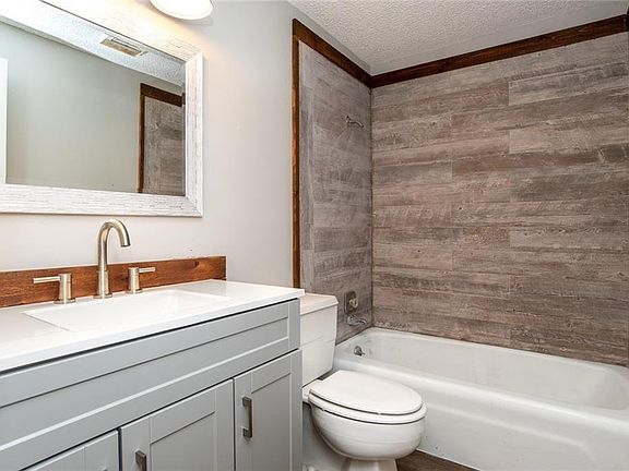 4th image of 56 Dogwood Dr