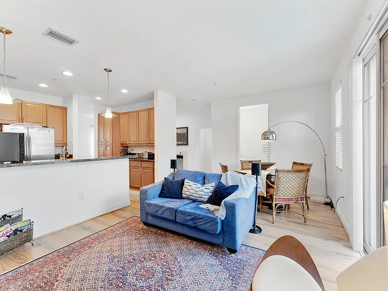638 NW 38th Cir — Photo 30