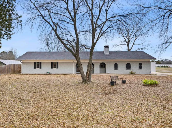 613 N Crestliner Dr, Morrilton, AR 72110