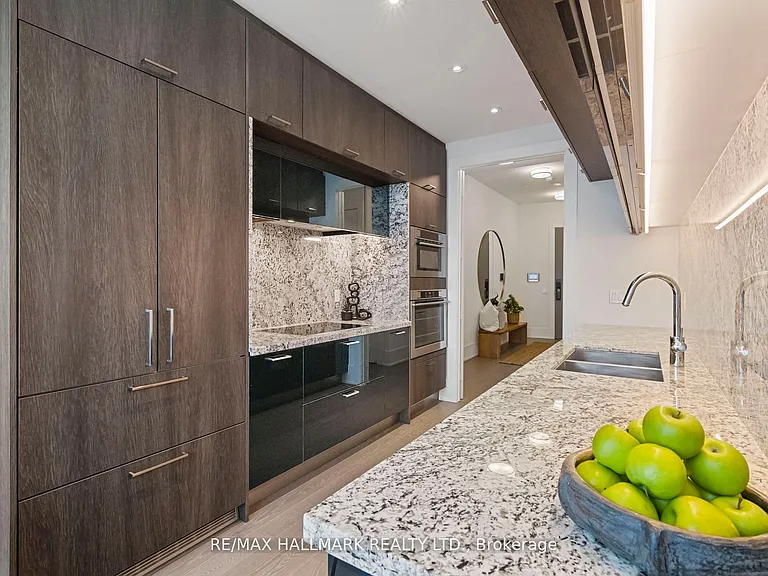 10 York St #6805 — Photo 30