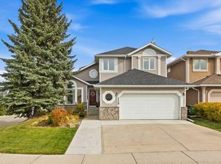 119 W Woodpark Cir SW, Calgary, AB T2W6E9