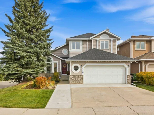 119 W Woodpark Cir SW, Calgary, AB T2W 6E9