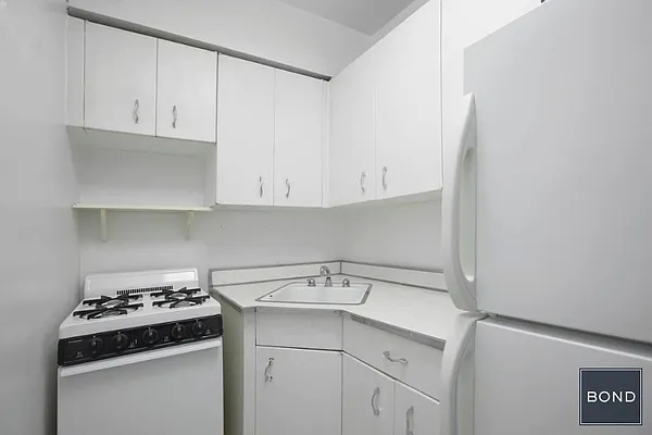 Sold by Bond New York | media 4