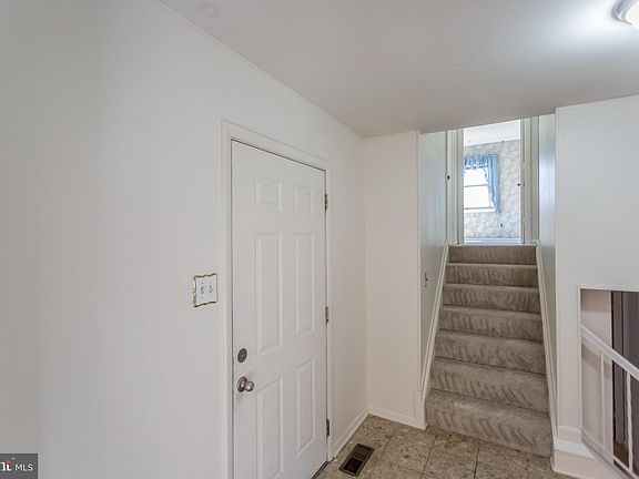 3rd image of 13550 Currey Ln