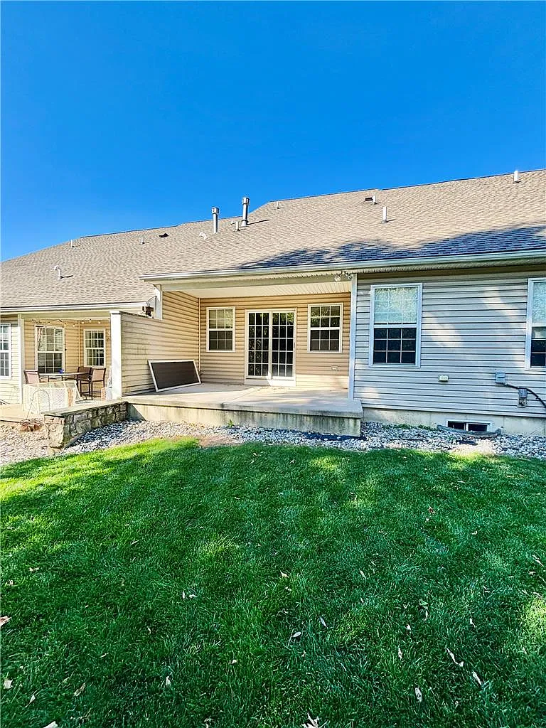 3 bed, 2.5 bath, 1989 sqft, $2,650 — Photo 2