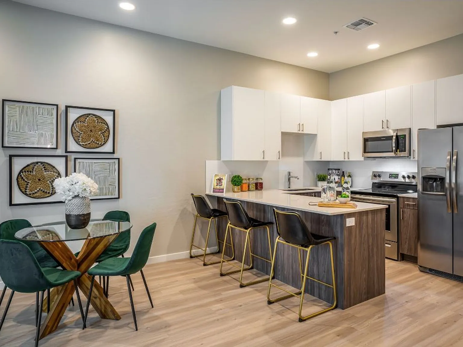 Monarch Luxury Townhomes - 2 bed | 2.5 bath, North Phoenix! — Photo 2