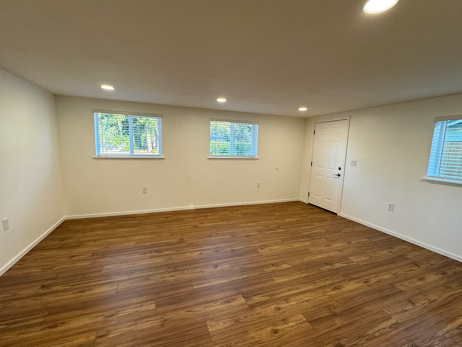 2 bed, 900 sqft, $1,600 — Photo 3