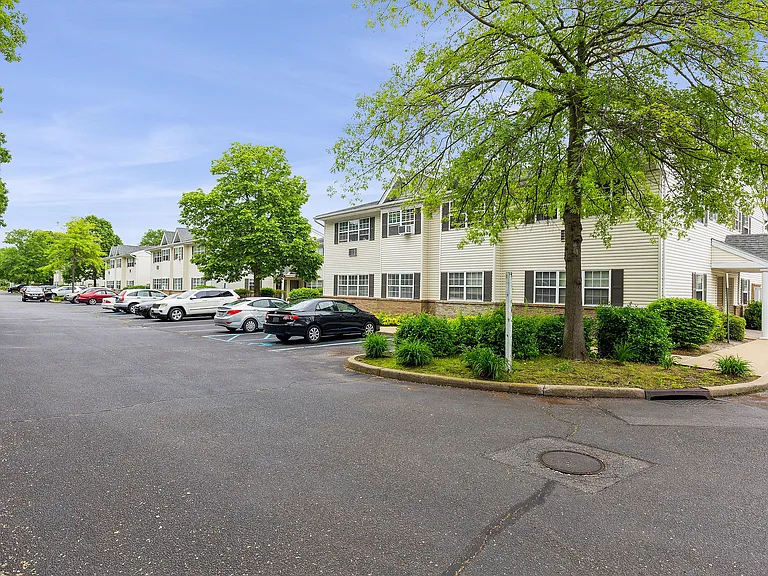 Zen Long Island at Bay Shore 55+ Community — Photo 24