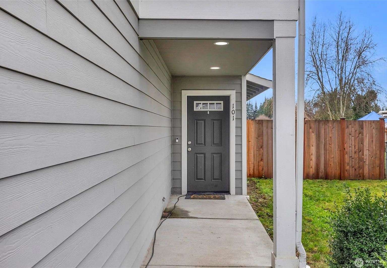 4 bed, 2.5 bath, 1640 sqft, $2,800 — Photo 2