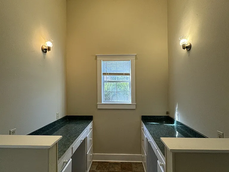 302 S Burleson — Photo 16