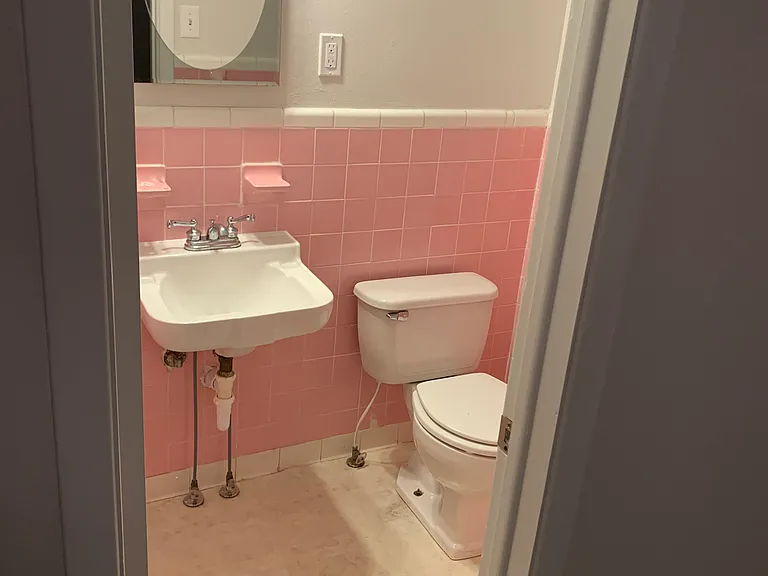 2201 W Parkview Ave — Photo 6