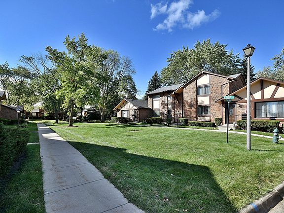 3rd image of 1S122 Eliot Ln