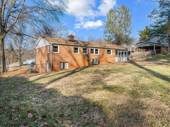 3rd image of 1639 Rainbow Forest Dr