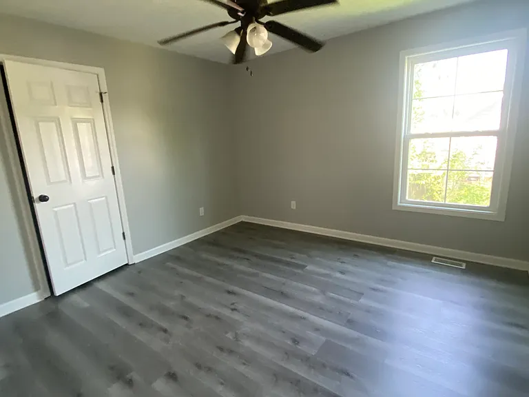 210 Crow Ave #B — Photo 16