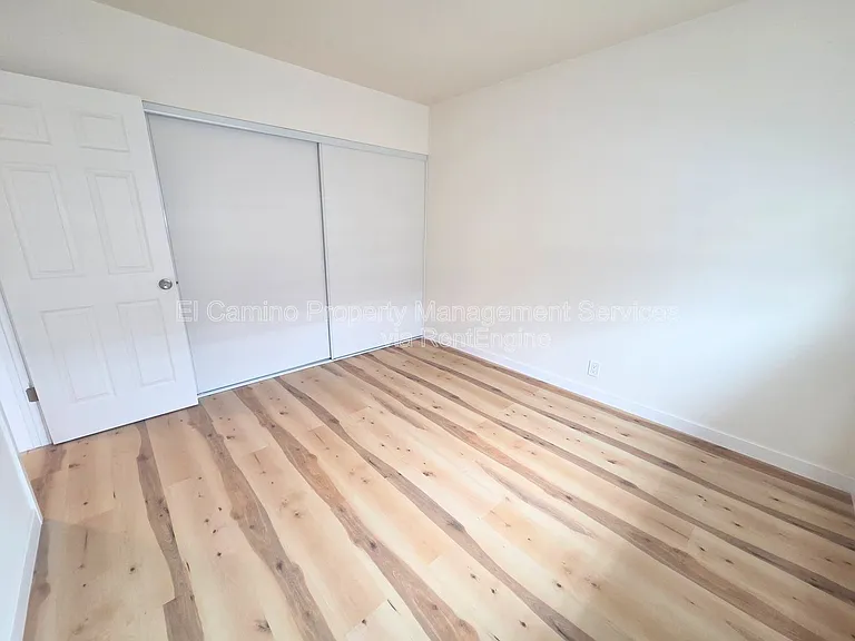 3164 Pine Ave — Photo 17