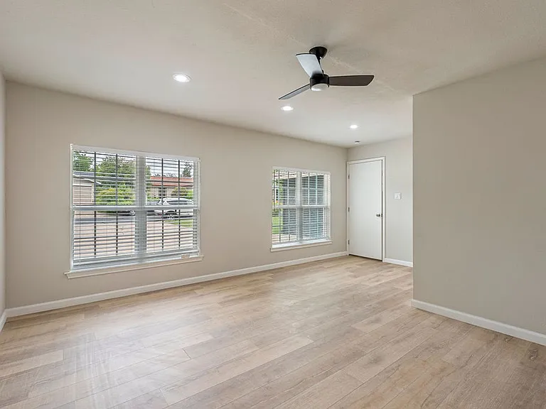 1204 Spearson Ln — Photo 14